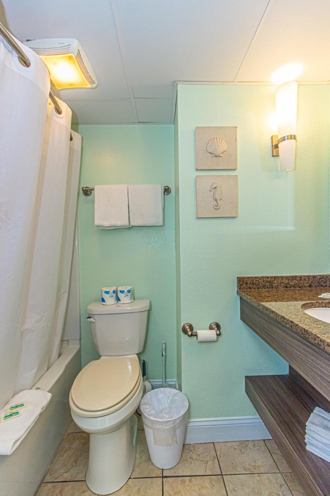 Oversized Ocean View Queen Suite With Beautiful Fireplace And Accents - Sleeps 4 Guests! 미를 비치 객실 사진