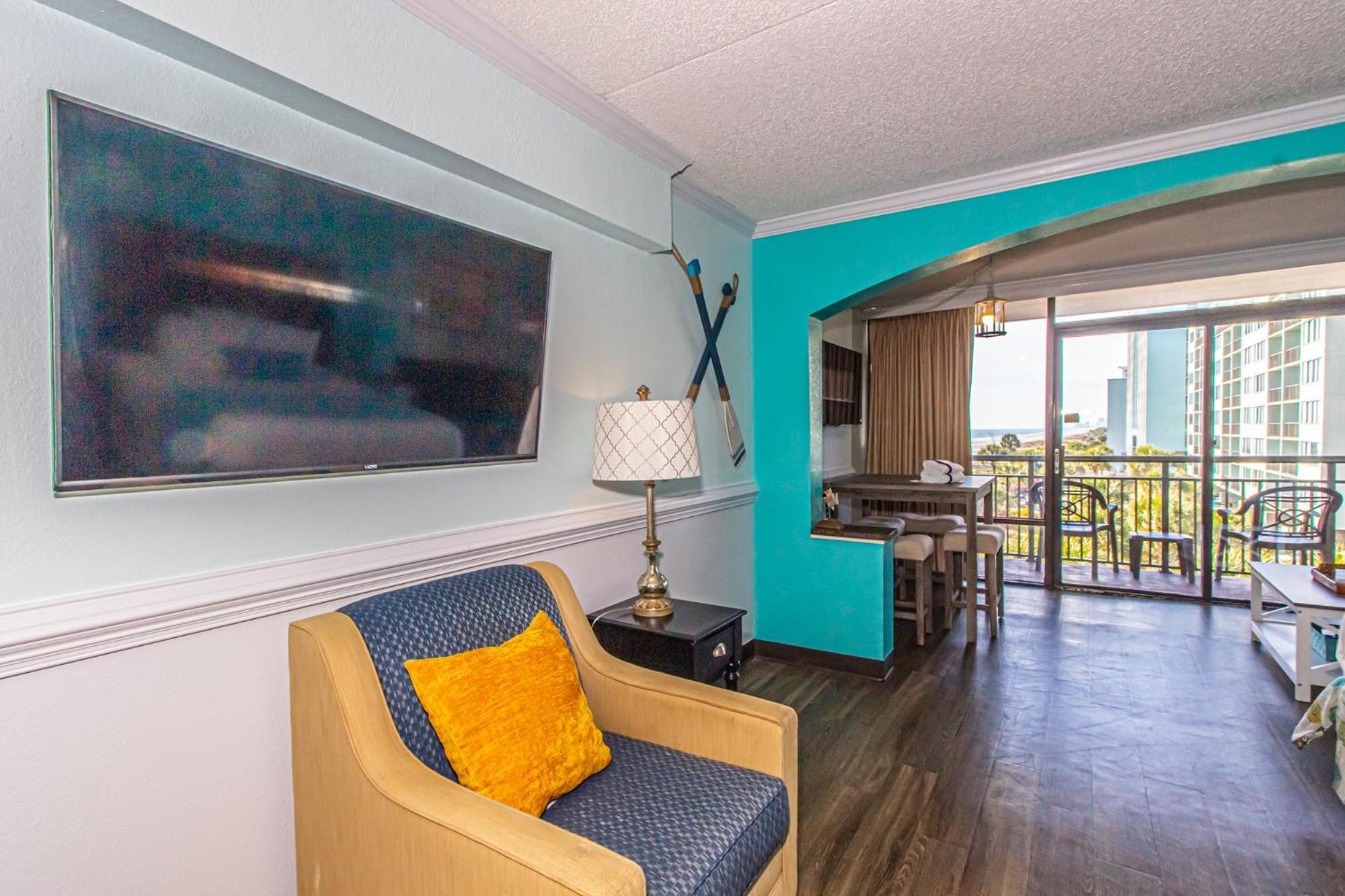Oversized Ocean View Queen Suite With Beautiful Fireplace And Accents - Sleeps 4 Guests! 미를 비치 객실 사진